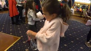 Аминка КАК МОДЕЛЬ? НАДЕВАЕТ ПЛАТЬЕ ПРИНЦЕССЫ! ПОЧЕМУ Камиль НЕТ с Нами? Влог от Кикидо!