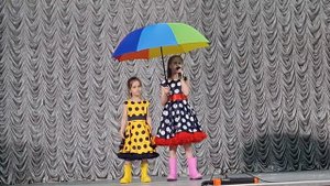 12.04.24 Двое под зонтиком. Дуэт Любы и Веры Здориковых  песня Анны Петряшевой