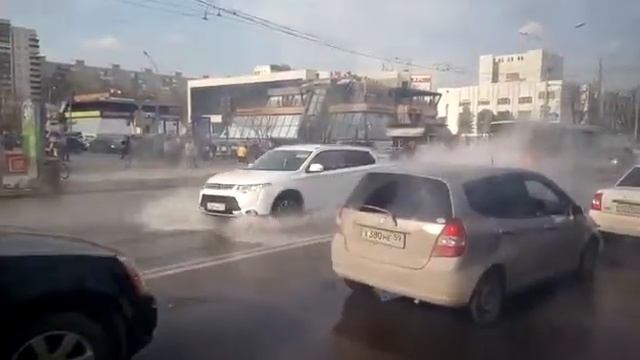 Потоп в перми на ул.Ленина.2.05.2017 смотреть онлайн