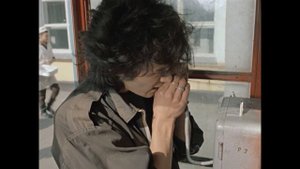 Цой/Моро звонит по телефону