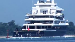 Luxry YACHT LUNA (Roman Abramovich) moon enters the Lagoon of Venice 26/06/2011