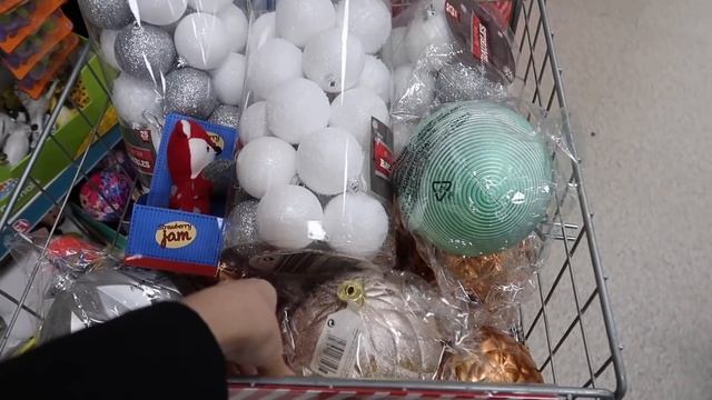 HUGE CHRISTMAS POUNDLAND HAUL & VLOG DECEMBER | VLOGMAS 2018 смотреть онлайн