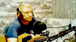 песни под гитару коротенький и тихий стрим