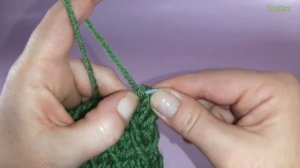 Рельефный объёмный простой узор спицами.   Раппорт 3 петли и 4 ряда.