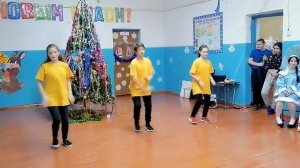 Праздники - проказники, танцует 7 класс, декабрь 2022