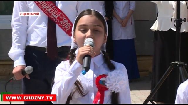 Рамзан Кадыров посетил последний звонок в центороевской первой школе смотреть онлайн