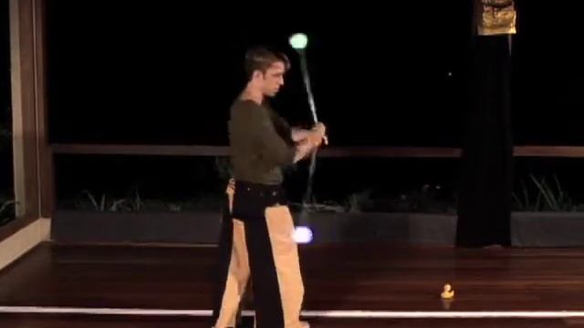 Beginner Poi Spinning Lesson: Linking the Weaves смотреть онлайн