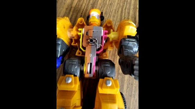 Детские игрушки. Роботы на запчасти.
