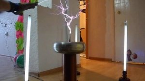 DRSSTC-1  Музыкальная катушка тесла!