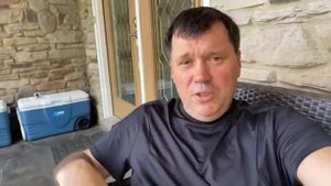 Сейчас оденусь и прогуляюсь с вами