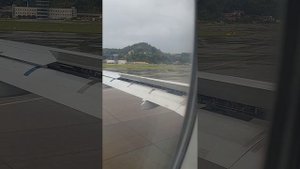 Посадка самолёта в городе Сочи  и Сочинский аэропорт.