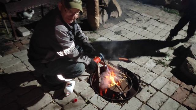 САША С СЫНОМ ЗАНИМАЮТСЯ ЯМОЙ/ЖАРИМ ШАШЛЫК, ПЕКУ ПИРОГ.