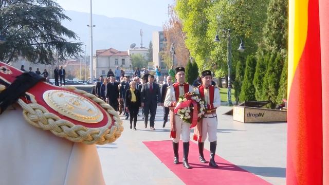 Владина делегација положи цвеќе на споменикот на Гоце Делчев смотреть онлайн