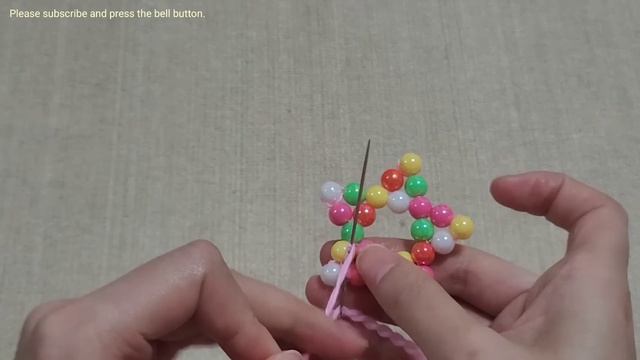 Amazing!! You'll love this super idea made of colorful beads and yarn. DIY Gift craft idea