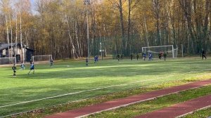 Хорошо выбрал позицию, открылся и пробил в одно касание в противоход вратарю