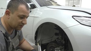 Toyota Camry XV70 наносим распыляемый герметик на арки!