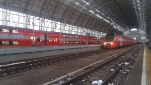 Двухэтажные аэроэкспрессы на Киевском вокзале Москвы