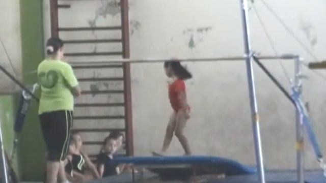 ANGELLY GIMNASIA BARRAS ASIMETRICAS 4 AÑOS смотреть онлайн