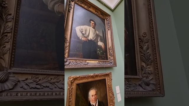 Зал Третьяковской галереи с портретами Кипренского и картинами Шедрина