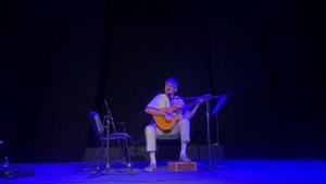 Поле наледью покрылось