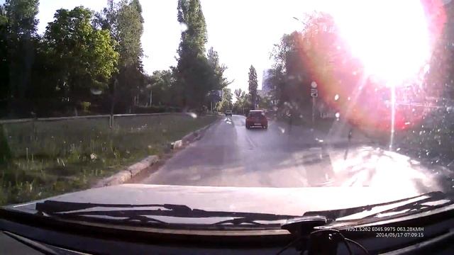 Девушка+красная машинка+солнцезащитные очки 18+(г.Саратов) смотреть онлайн