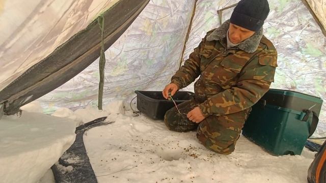 Рыбалка на окуней просто КЛАССС.Надубасил окуня на мормышку!!!