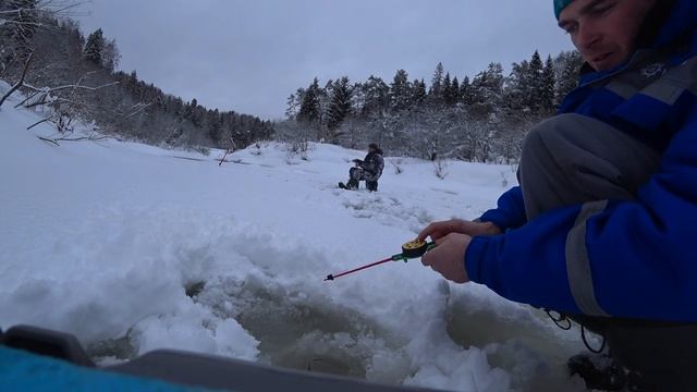 ПОЙМАЛИ РЕДКУЮ РЫБУ ПРОВАЛИЛСЯ В БОБРИНУЮ ЯМУ ЕЛИ ВЫЛЕЗ смотреть онлайн