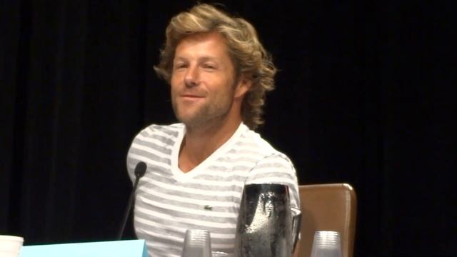 Dragon*Con 2012 Day 1 - Jamie Bamber Discusses EJO and the 17th Precinct Pilot смотреть онлайн