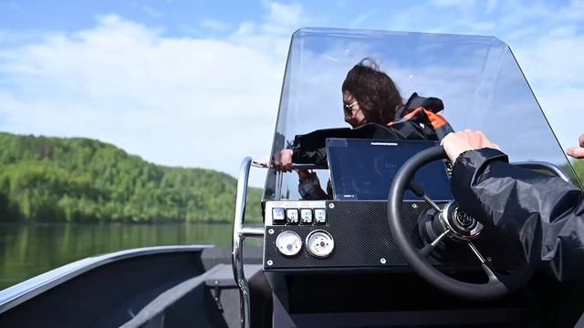 Алюминиевая лодка R5100B с центральной консолью