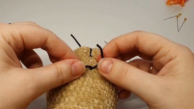 Закрепляем усы