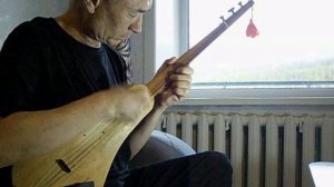 Комуз. Журок толкуйт