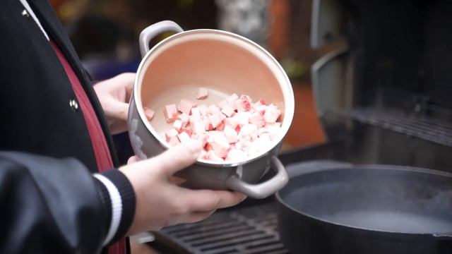 Сочное мясо со шкварками и картошкой от Amo Cucinare и Food.ru смотреть онлайн