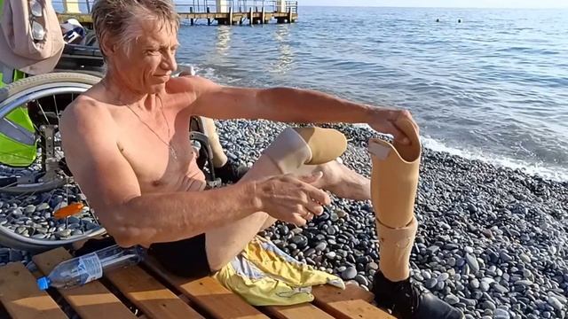 Инвалид ампутант на море. Доступные пляжи Адлера
