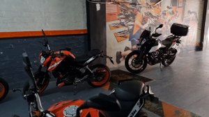 ktm 390 adv cambio el mofle, instalación de Quickshifter