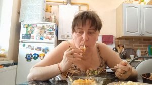 Мукбанг опять окрошка но в такую жару что ещё