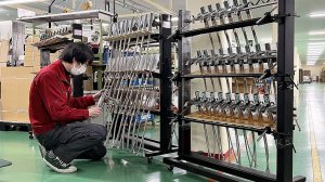 Фабрика массового производства японских смесителей, изготовленных ремесленниками.