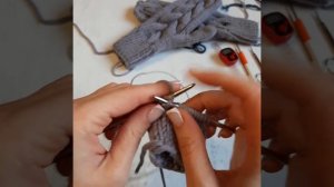 Прибавка с наклоном вправо в круговом вязании спицами