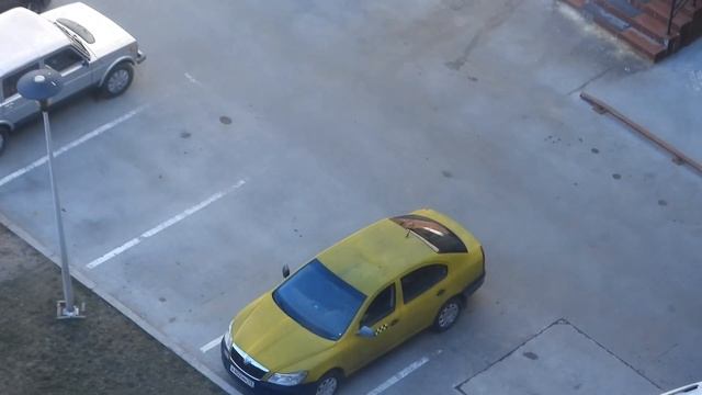 ТЕСТ на дальтонизм- КАКАЯ из 2-х машин ЖЕЛТАЯ?/ Ржу не могу😂🤪 смотреть онлайн