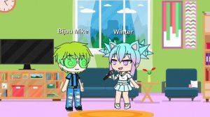 вару играет на гитаре