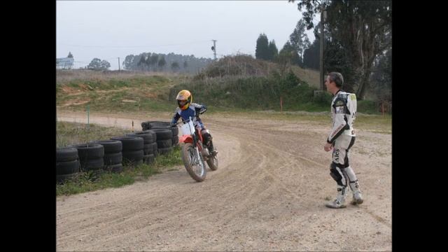 HERRERO SCHOOL - Motociclismo para niños смотреть онлайн