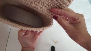 Укрепление/ усиление донышка в вязаной сумке. Stärkung des Bodens in einer Häkeltasche.