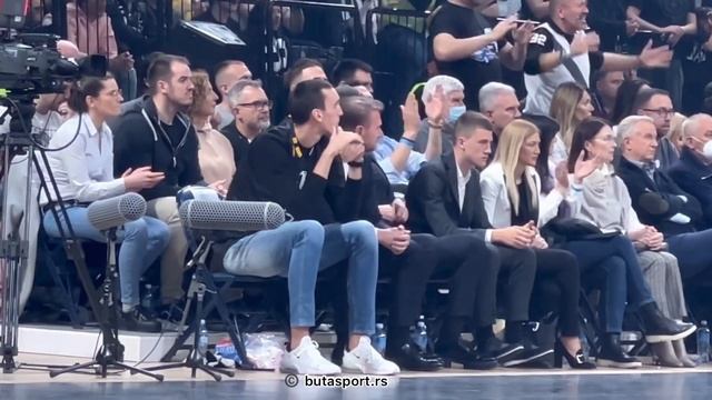 Aleksej Pokuševski u dresu Partizana bodrio crno-bele (Partizan - Bursa) смотреть онлайн