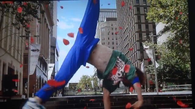 LG Cinema 3D TV - With and Without 3D Glasses смотреть онлайн