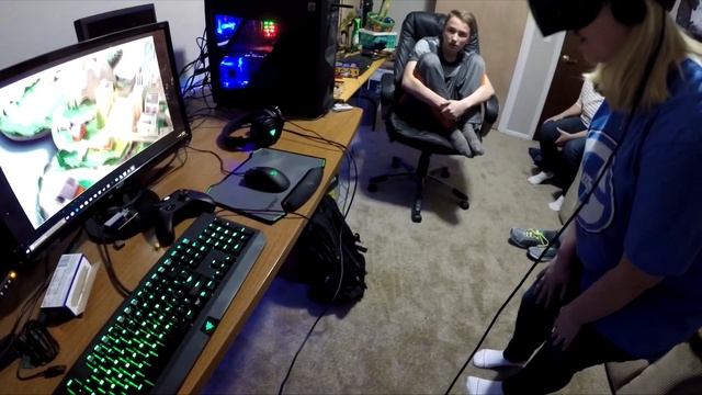 Oculus Rift CV1 - First Experience - First Time Impressions of my Family (also Unboxing) смотреть онлайн