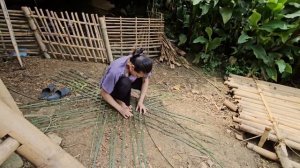 A single mother knits a cradle for her child, the life of a single mother. Ly Vy Ca