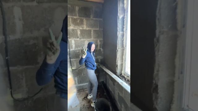 Штукатурка стен по маякам первый опыт| цементно песчаный раствор #строительство #отделка #штукатурка
