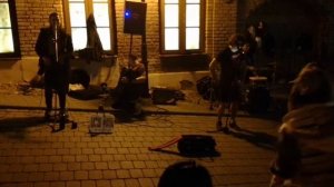 Районы, кварталы - я ухожу, ухожу красиво в исполнении уличных музыкантов