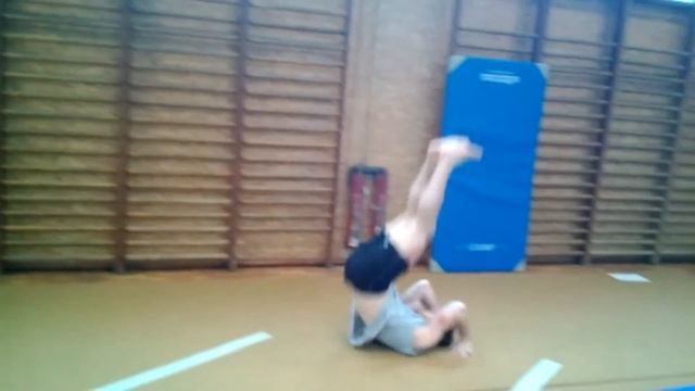 Roue plus roulade arrière смотреть онлайн