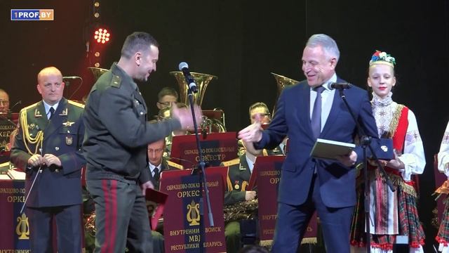 Концерт в честь защитников Отечества прошел во Дворце профсоюзов смотреть онлайн