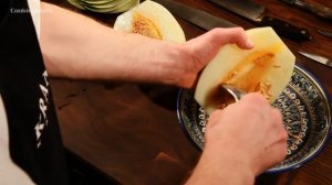 Как нарезать дыню и подать на стол.